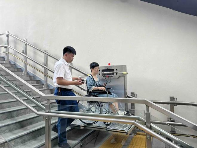 长春人民广场通道又有新变化(图3)